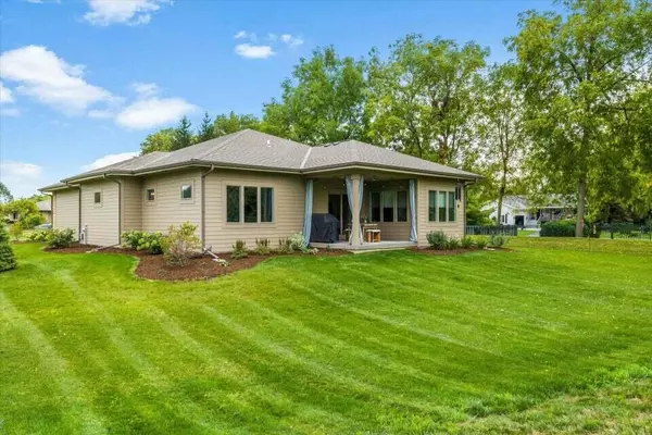 Hartland, WI 53029,1104 E Sweetbriar Ln