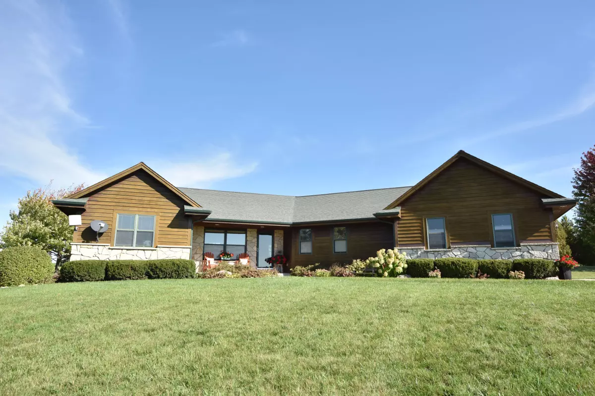 Wayne, WI 53010,5630 Country Meadows Dr