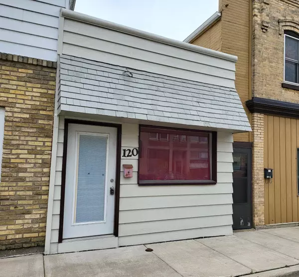 120 W Madison St, Waterloo, WI 53594