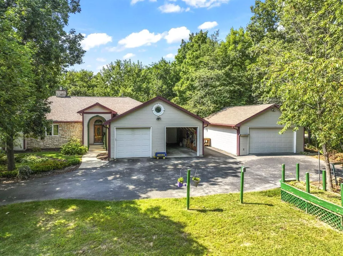 Oak Creek, WI 53154,2020 W Orchard Way