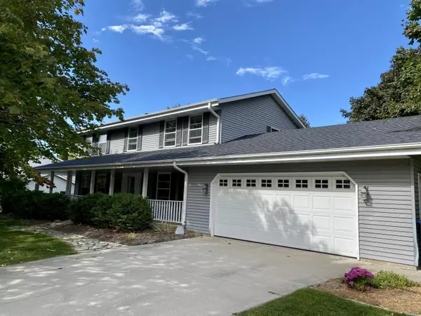 512 Sunrise Dr, Port Washington, WI 53074