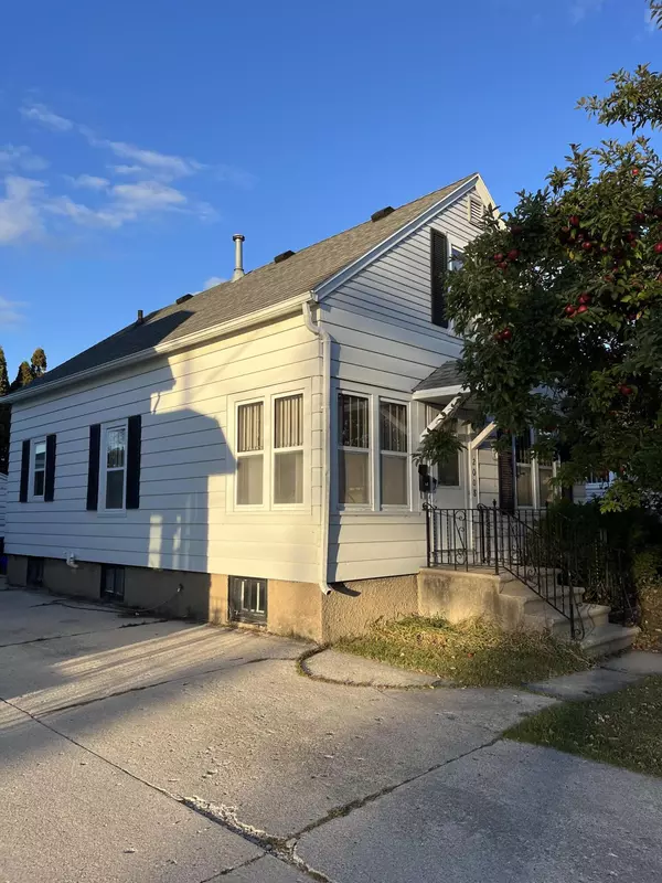 2008 25 St, Two Rivers, WI 54241