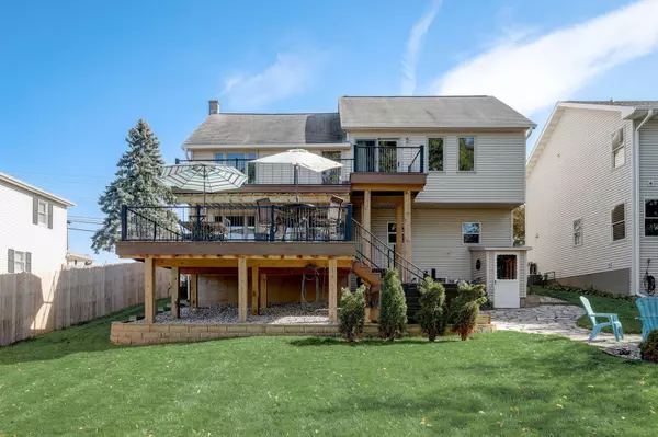 515 Prospect Ave, Pewaukee, WI 53072