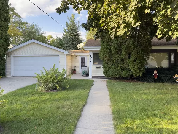 908 Chicago Ave, Waukesha, WI 53188