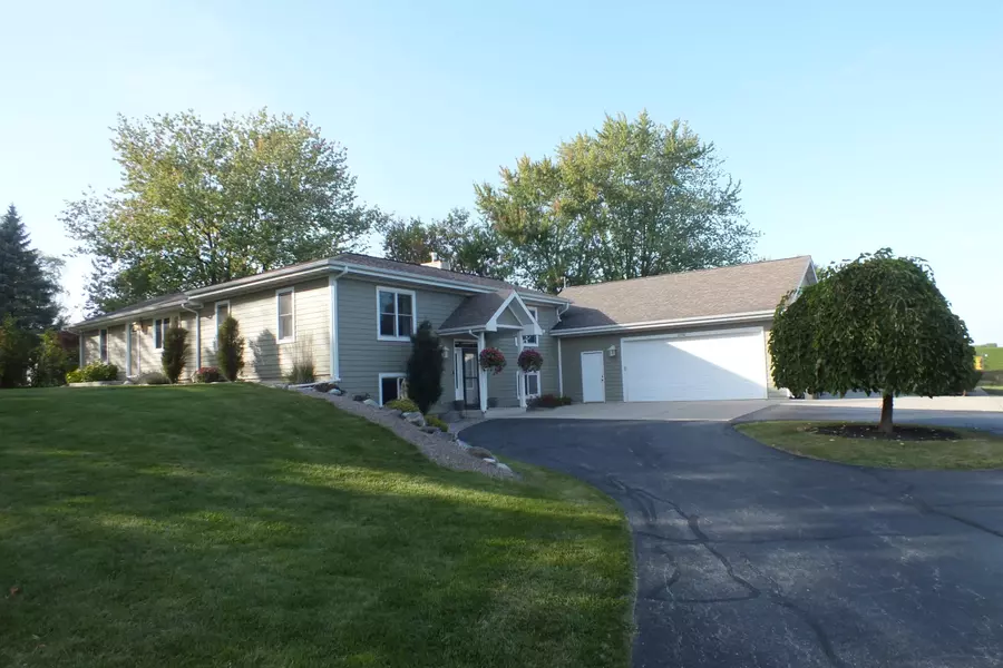 S81W12592 Hi View Dr, Muskego, WI 53150