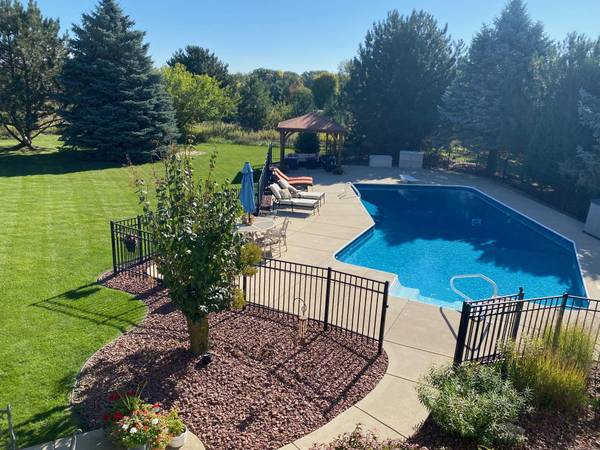 W289N3654 Huntsman Ct, Delafield, WI 53072