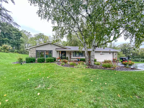 W240N4035 Swan Rd, Pewaukee, WI 53072