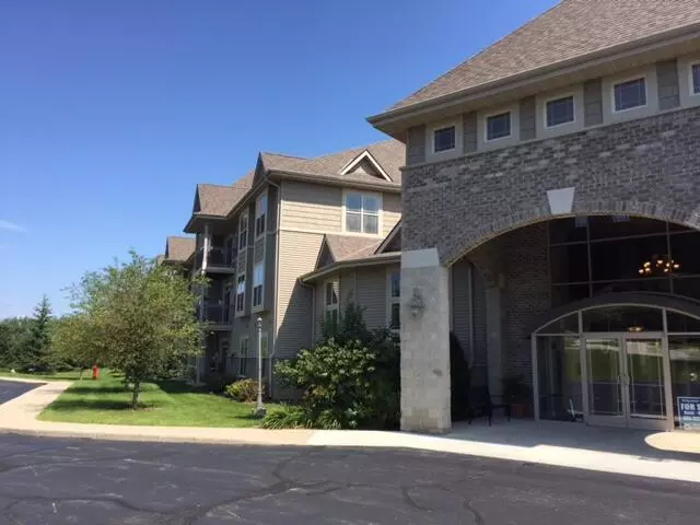 230 Hilldale Dr Unit 1303, Hartford, WI 53027