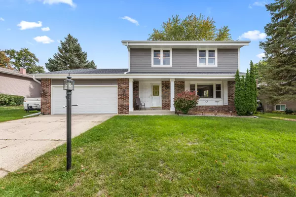 2901 Buckingham Ct, Waukesha, WI 53188