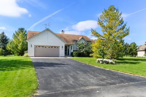 N7061 Lakeshore Ave, Sugar Creek, WI 53121