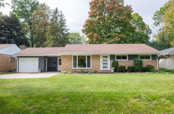 5949 N Ames Ter, Glendale, WI 53209