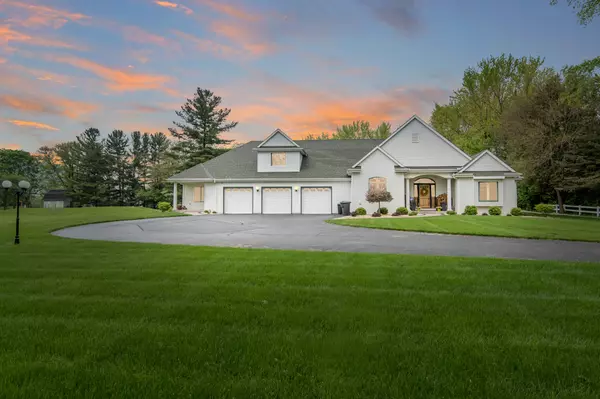 S30W30206 Sunset Dr, Genesee, WI 53189