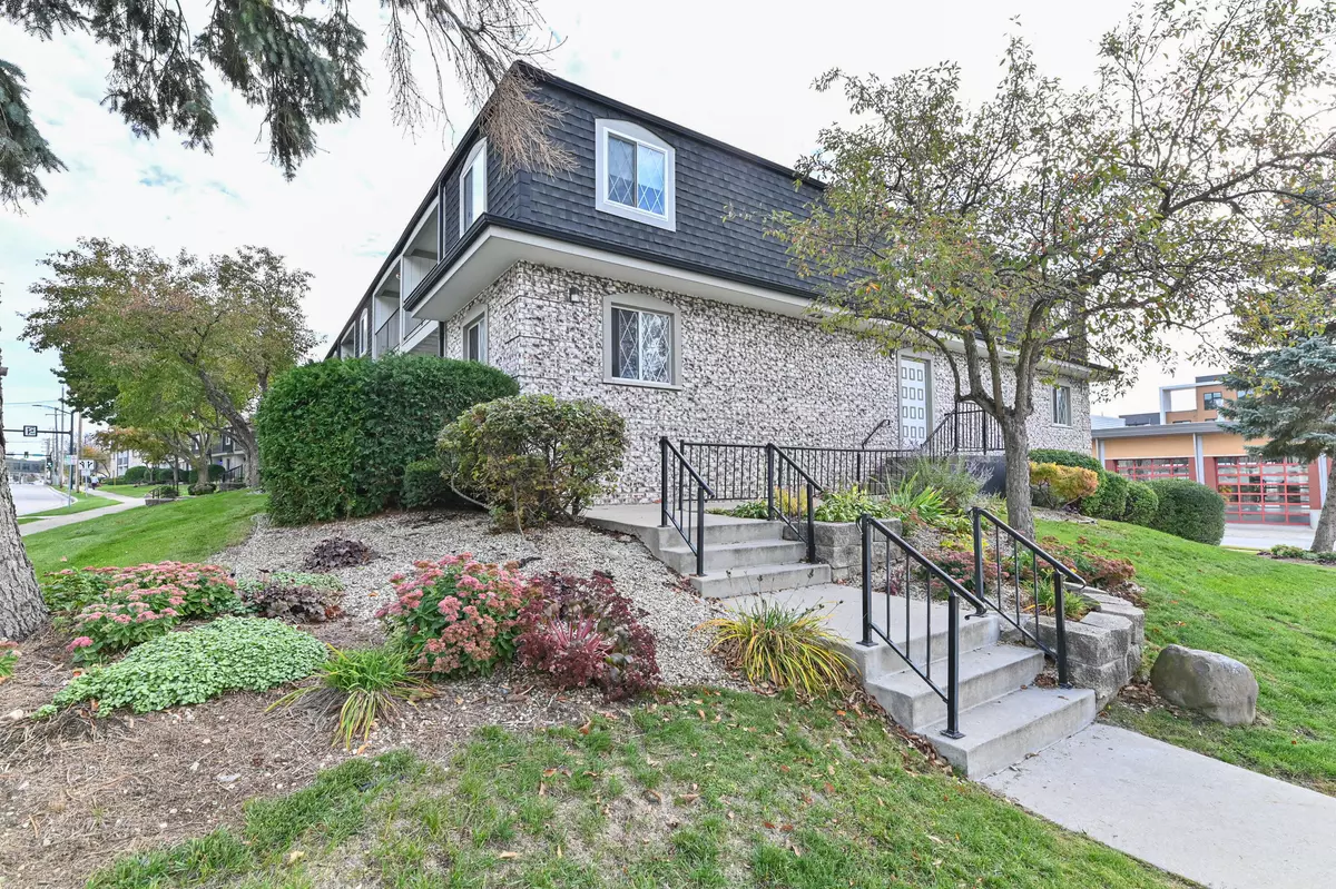 Waukesha, WI 53188,141 W North St Unit 16