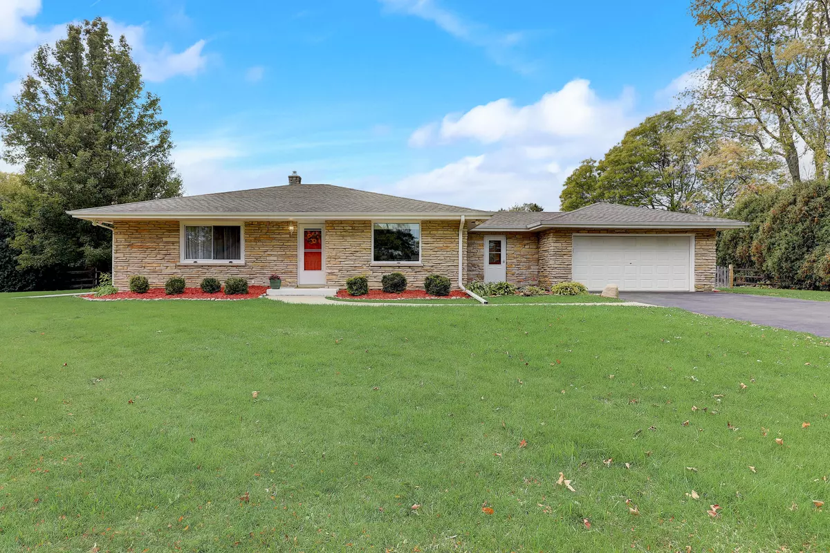 Mequon, WI 53092,10043 N Greenview Dr