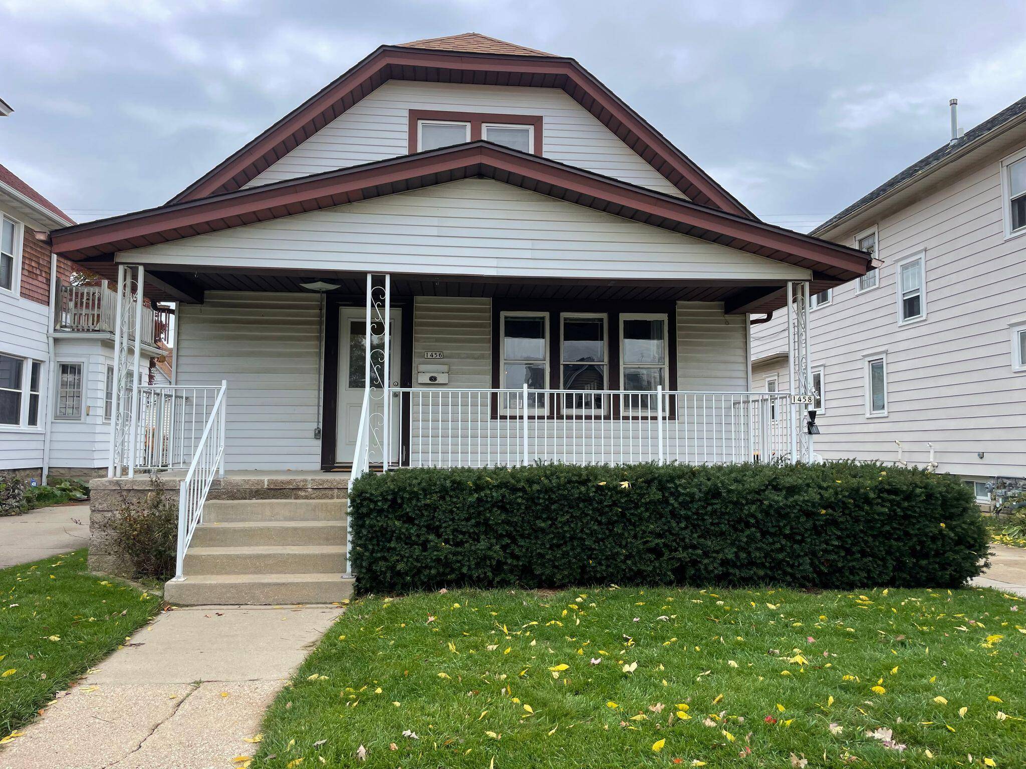1456 S 80th St, West Allis, WI 53214