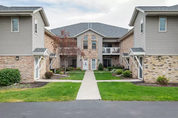 435 W Aspen Dr Unit 18, Oak Creek, WI 53154