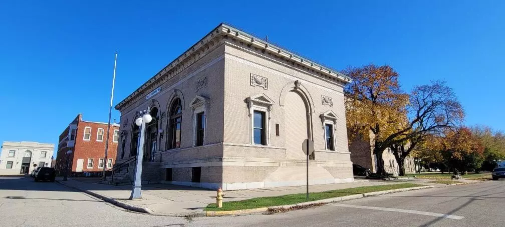 Menominee, MI 49858,125 6th Ave