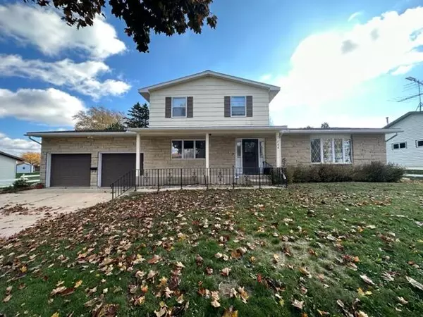 706 Hokah St N, Caledonia, MN 55921