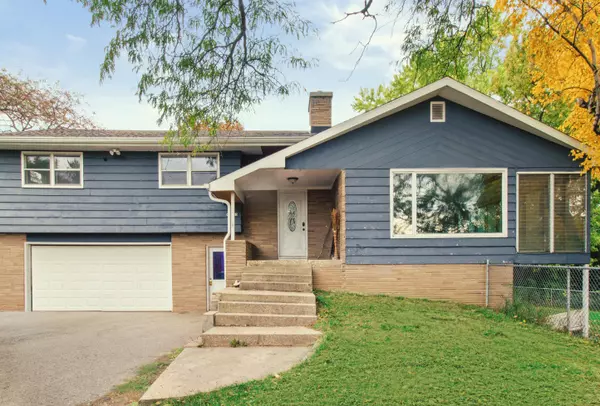 S38W26310 River View Dr, Waukesha, WI 53189