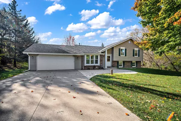 2835 Canyon Dr, Jackson, WI 53037