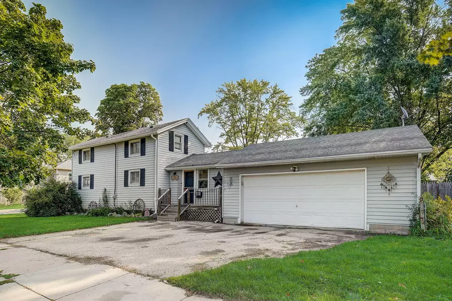 823 11th Ave, Union Grove, WI 53182