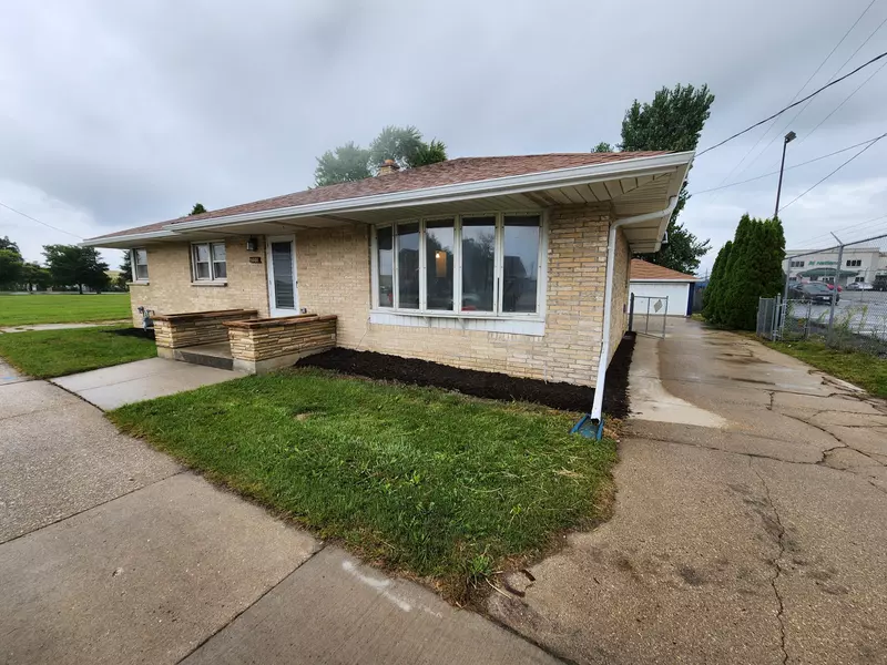 5922 S Howell Ave, Milwaukee, WI 53207