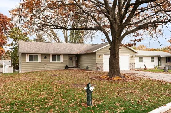 1041 Green Bay St, Onalaska, WI 54650