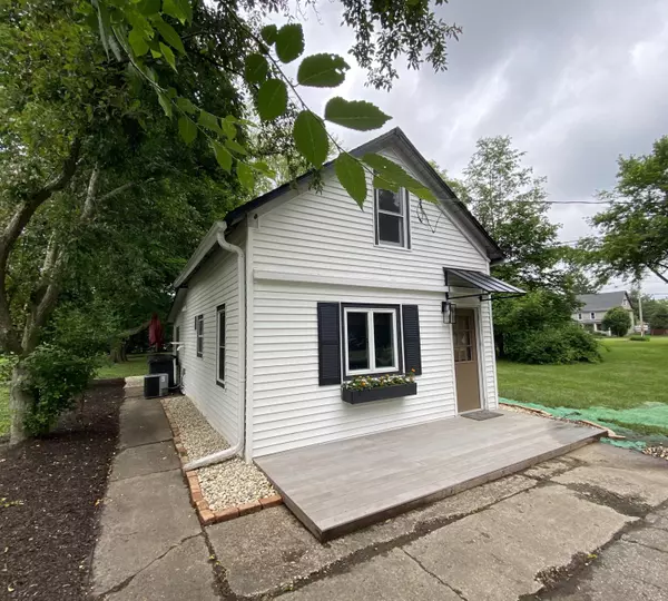 227 Park St, Walworth, WI 53184