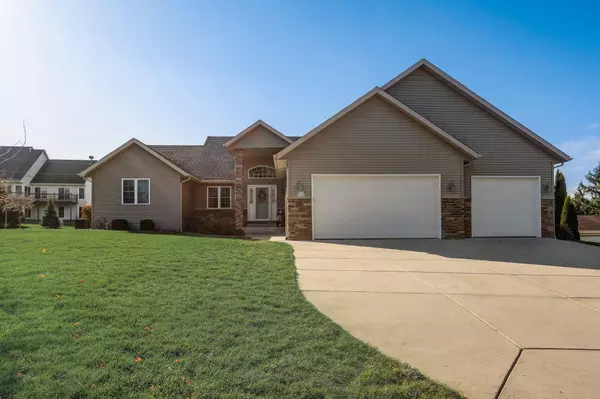 W215N5537 Kenmore Dr,  Menomonee Falls,  WI 53051