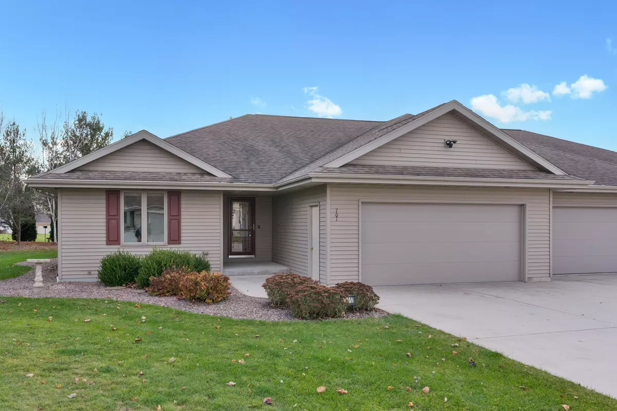 Howards Grove, WI 53083,701 Wren Ln