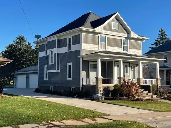 1104 Main St, Lomira, WI 53048