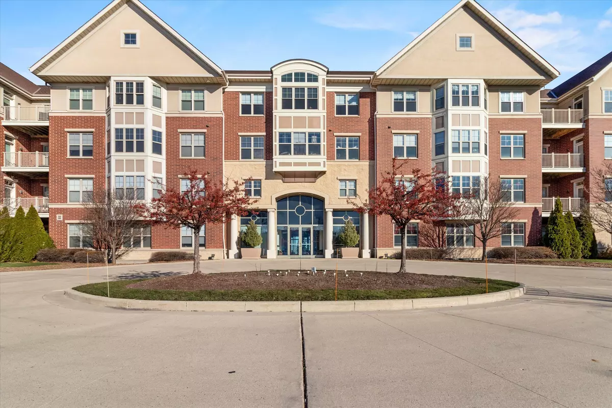 Saint Francis, WI 53235,4110 S Lake Dr Unit 231