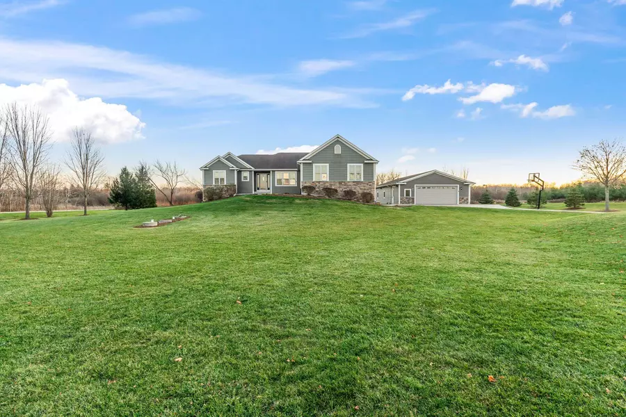 S61W28031 Ridge Valley Rd, Genesee, WI 53189