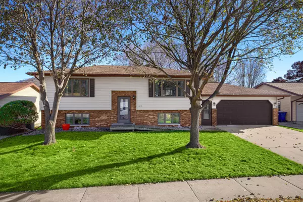 1012 Oak Ave N, Onalaska, WI 54650