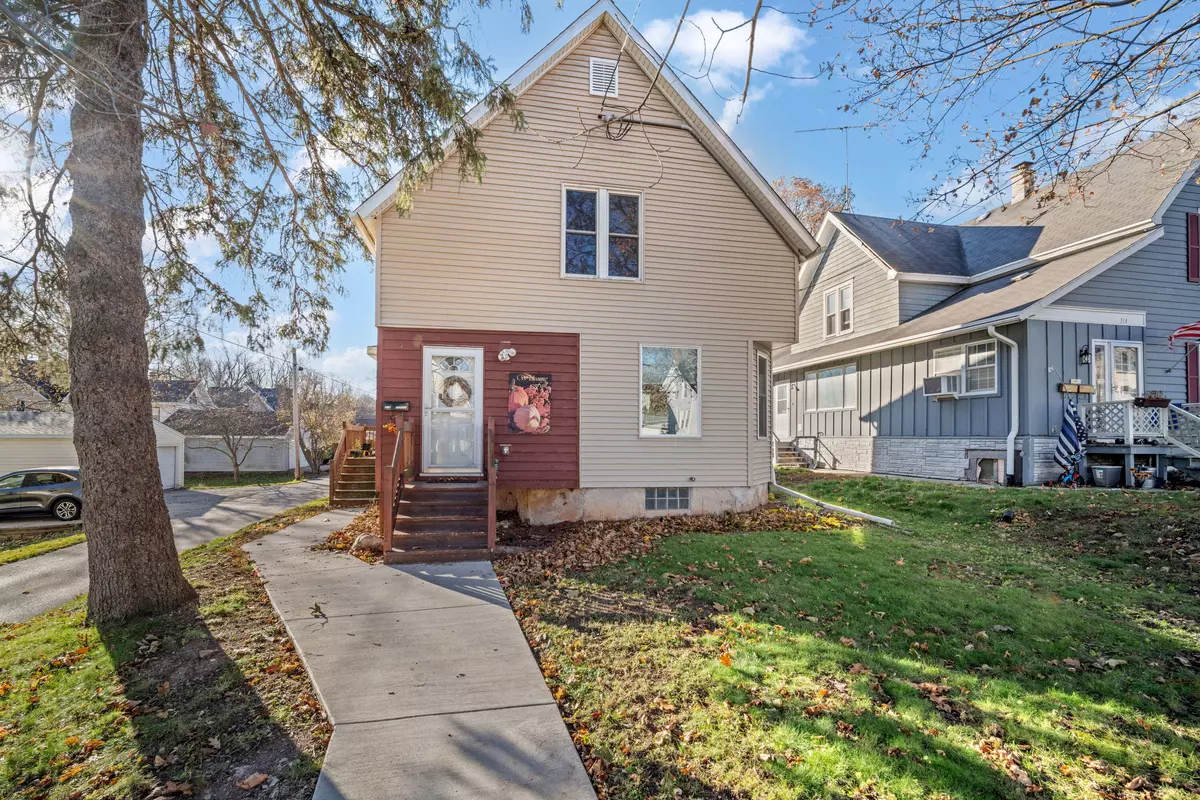 Hartford, WI 53027,319 Church St