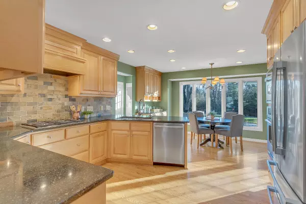 Mequon, WI 53092,3306 W Burgundy Ct