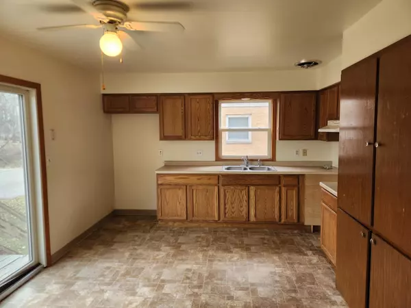 Burlington, WI 53105,221 E Market St Unit 223