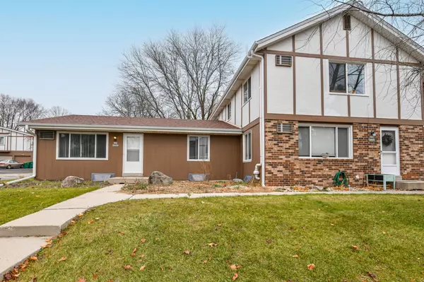 N19W5346 Pierce Ct, Cedarburg, WI 53012