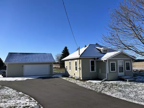 W1985 County Road D -, Spring Prairie, WI 53105