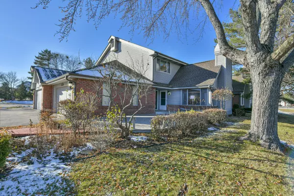 13480 W Fountain Dr, New Berlin, WI 53151