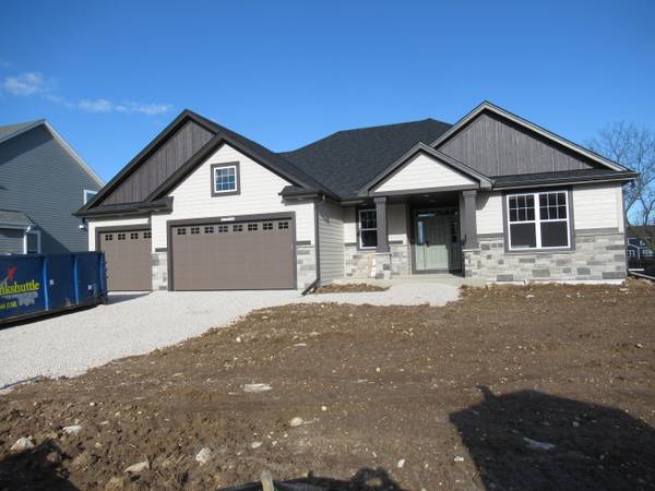 W238N5524 Fieldstone Pass Cir, Sussex, WI 53089