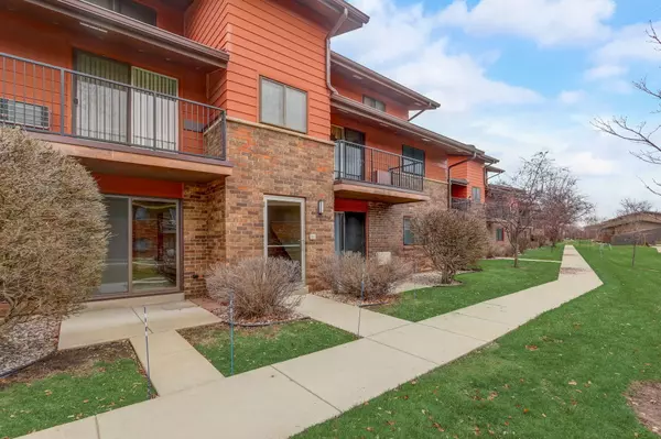 8530 W Waterford Ave Unit 4, Greenfield, WI 53228