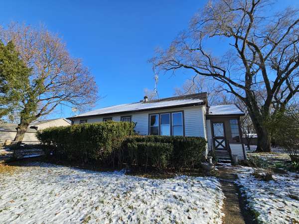 12135 2nd Ave, Pleasant Prairie, WI 53158