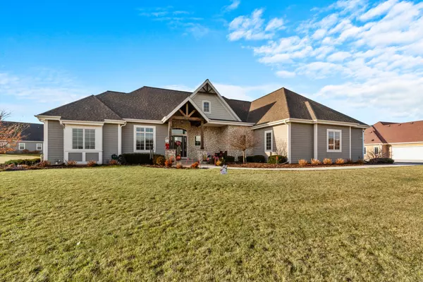 10881 N Highlander Dr, Mequon, WI 53097