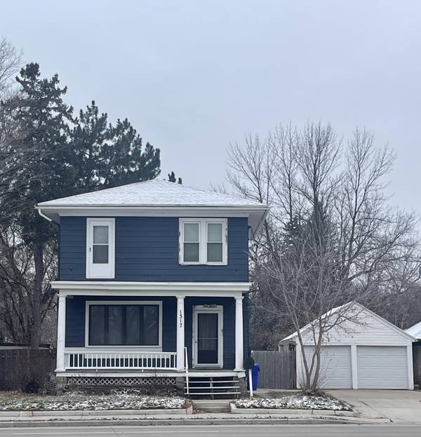 1317 S Oneida St, Appleton, WI 54915