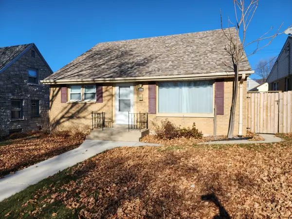 8408 W Keefe Ave, Milwaukee, WI 53222