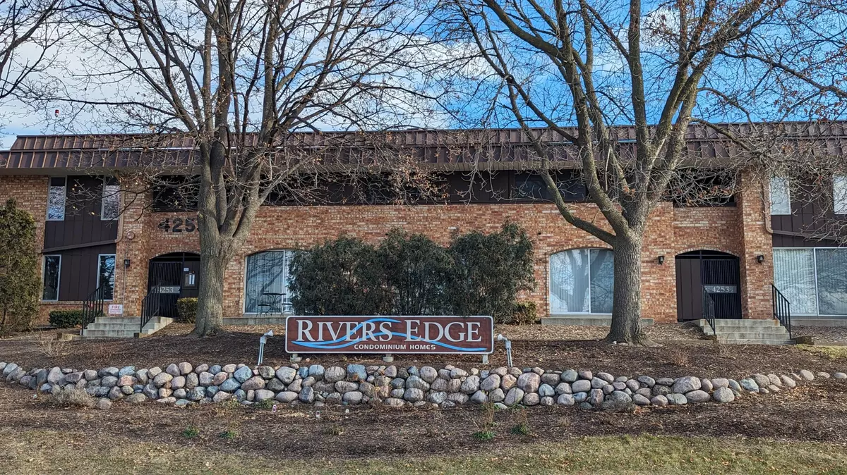 Brown Deer, WI 53209,4155 W Rivers Edge Cir Unit 7