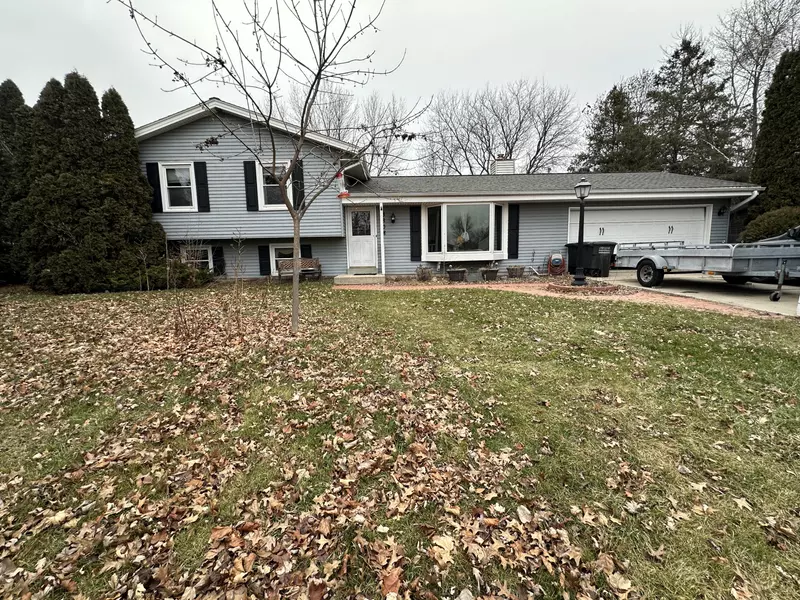 3808 W Anita Ln, Franklin, WI 53132