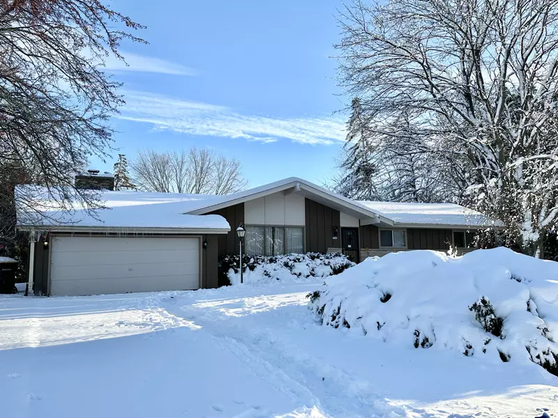 8948 N Silver Brook Ln, Brown Deer, WI 53223