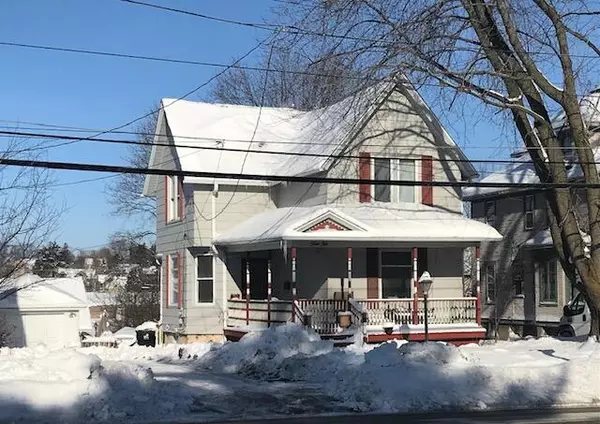 210 E Sumner St, Hartford, WI 53027